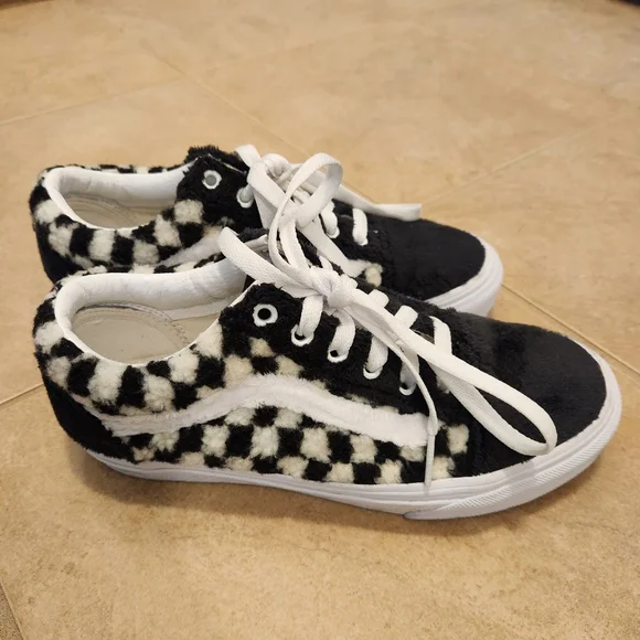 Vans Shoes Vans Old Skool Sherpa Checkered Sneakers Size 5m65w